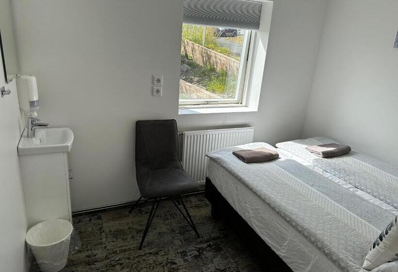 اتاق پایه با سرویس بهداشتی مشترک, Guesthouse Dyngja