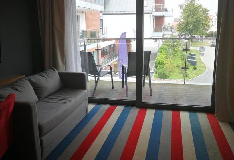 חדר משפחתי, Skipper