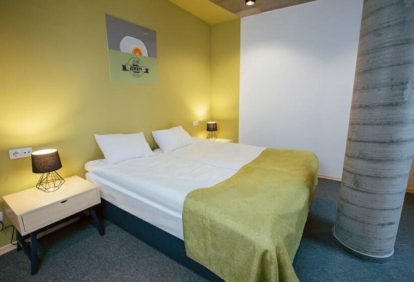غرفة قياسية مطلة على المدينة, Jam Hotel Hnatyuka