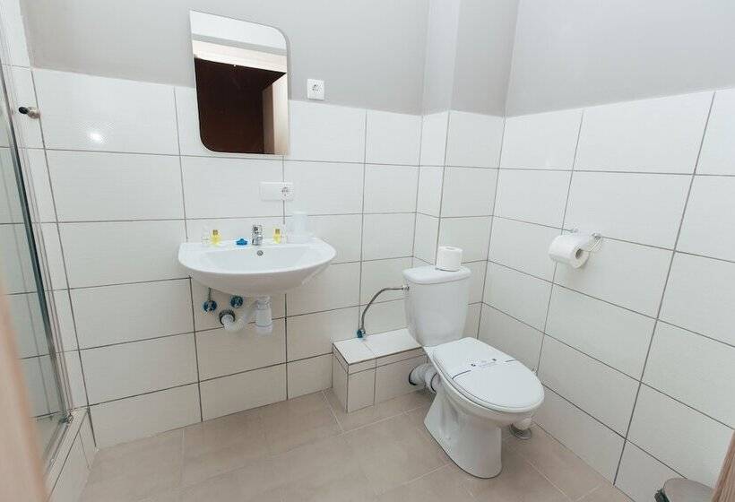 غرفة قياسية مزوَّدة بشُرفة, Jam Hotel Hnatyuka