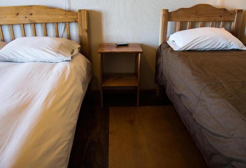 스탠다드 트리픔 룸 공동욕실, Hostal Mundo Nuevo