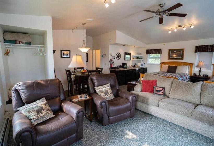 Люкс с Балконом, Bears Den Alaska Lodging
