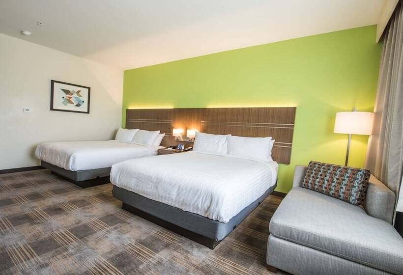 Номер Стандарт Адаптированный для Инвалидов, Holiday Inn Express & Suites   Dripping Springs   Austin Area, An Ihg