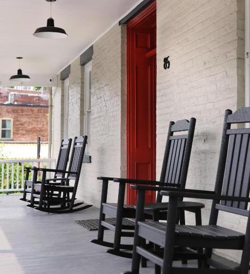 ガーデンビュースタンダードルーム, Kingston Carriage House