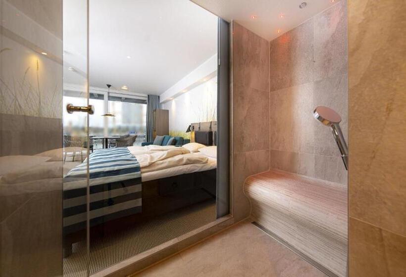 豪华海景房带阳台, Slowdown Bottsand Hotel Und Spa