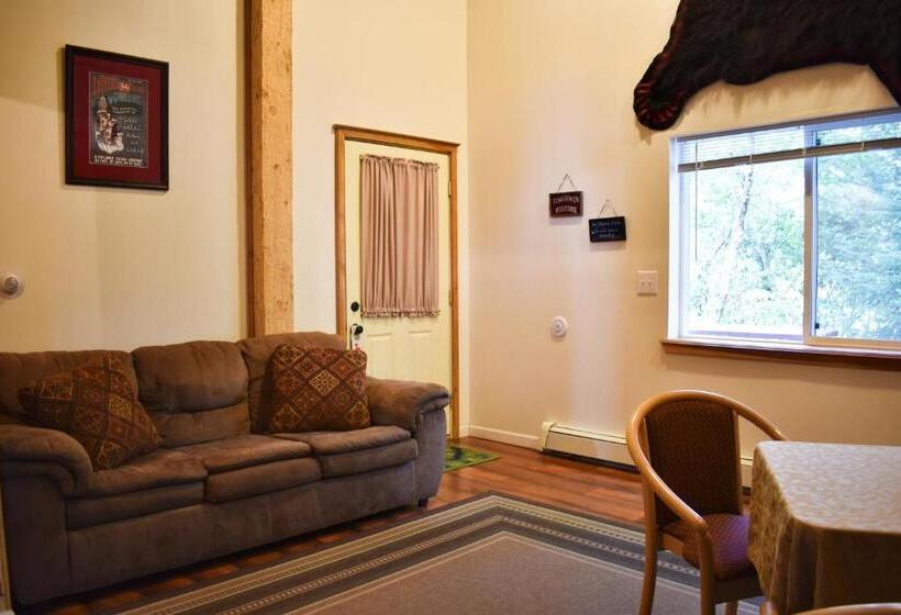 Family Suite, Exit Glacier Lodge