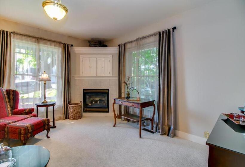 Люкс Deluxe Кровать Кинг, Winchester Inn