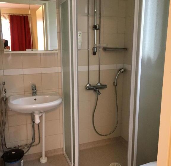 이코노미 룸, Kitinrivi B&b