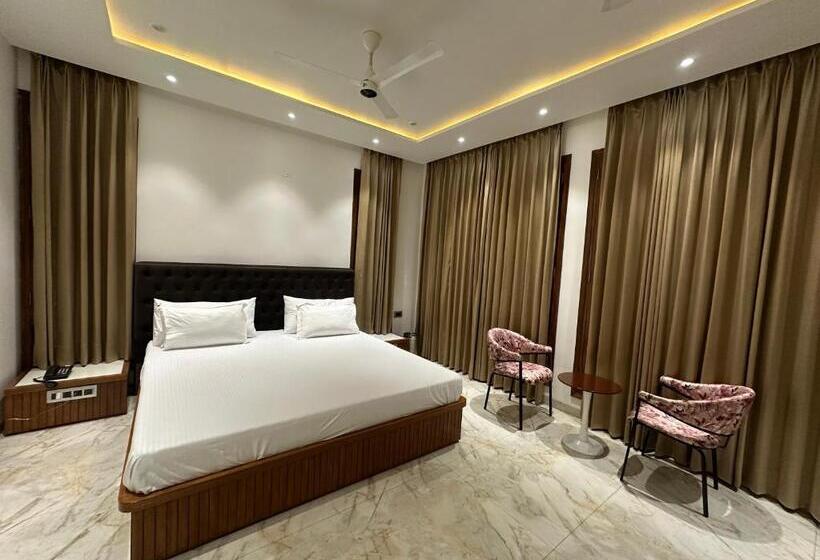 اتاق استاندارد با تخت بزرگ, Bhagya Homestay Royal Room Mohali S Best