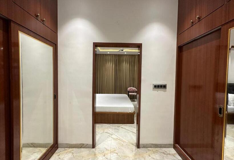 اتاق استاندارد با تخت بزرگ, Bhagya Homestay Royal Room Mohali S Best