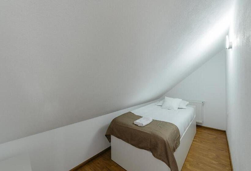Семейный Номер, Casa Perla Vlădesei