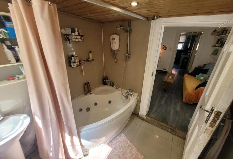 デラックスルーム, Locke & Quay Exclusive Rooms