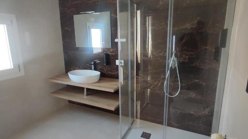 اتاق لوکس سه تخته, Fevi Rooms