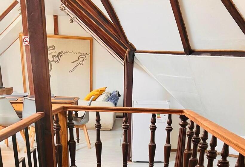 استودیوی استاندارد, Casona Montt 522   B&b