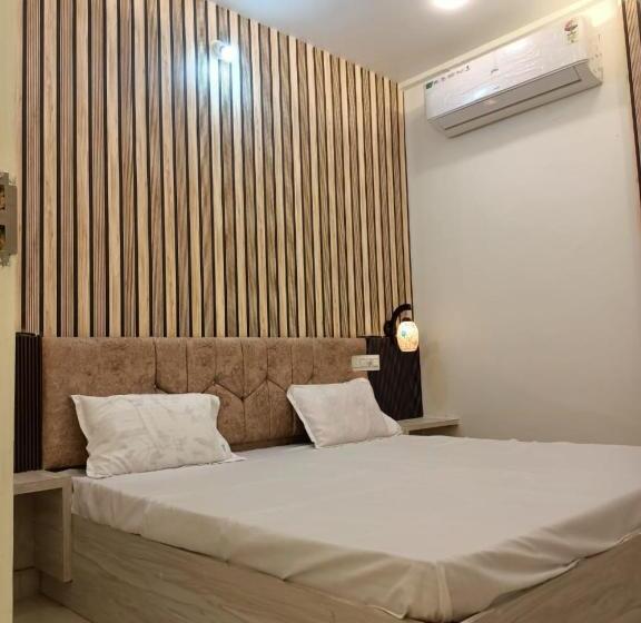 Номер Deluxe, Goroomgo Kshipra Guest House Ujjain