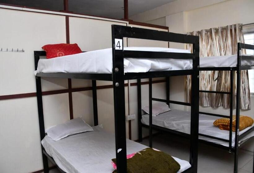 Кровать в Общей Комнате, Goroomgo Kshipra Guest House Ujjain