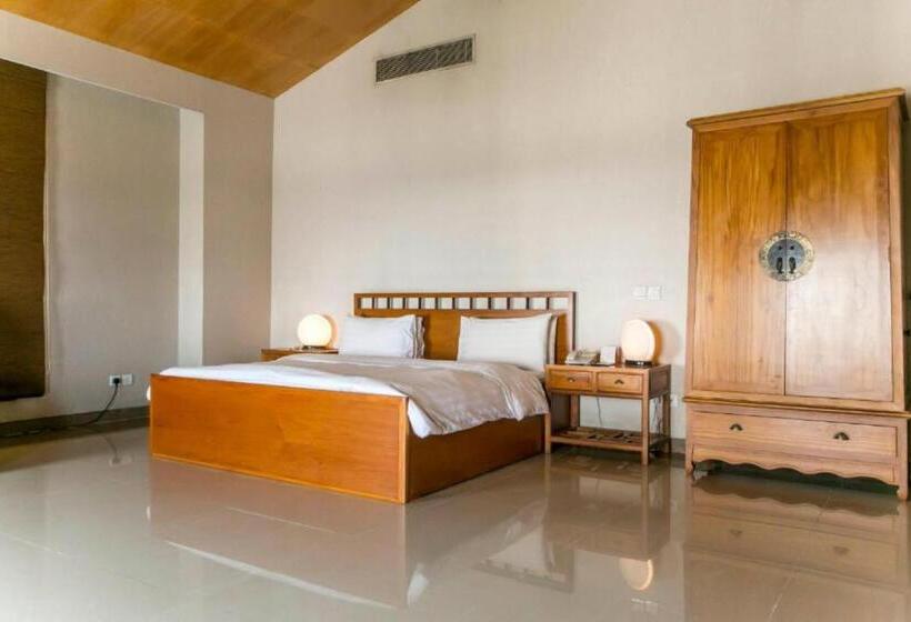 سوئیت با تخت بزرگ, Lagos