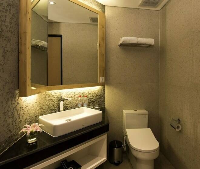 Семейный Номер, Ayaartta Hotel Malioboro