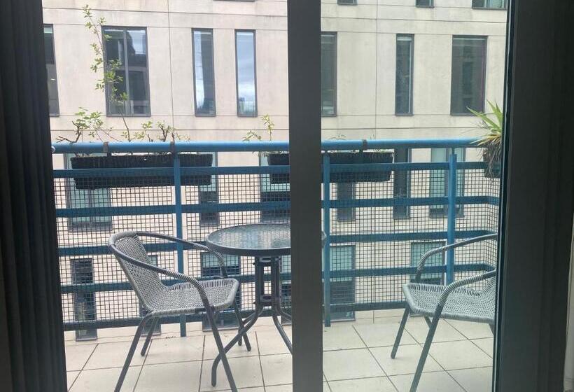 Номер Стандарт с Балконом, 14 16 Whitworth Street