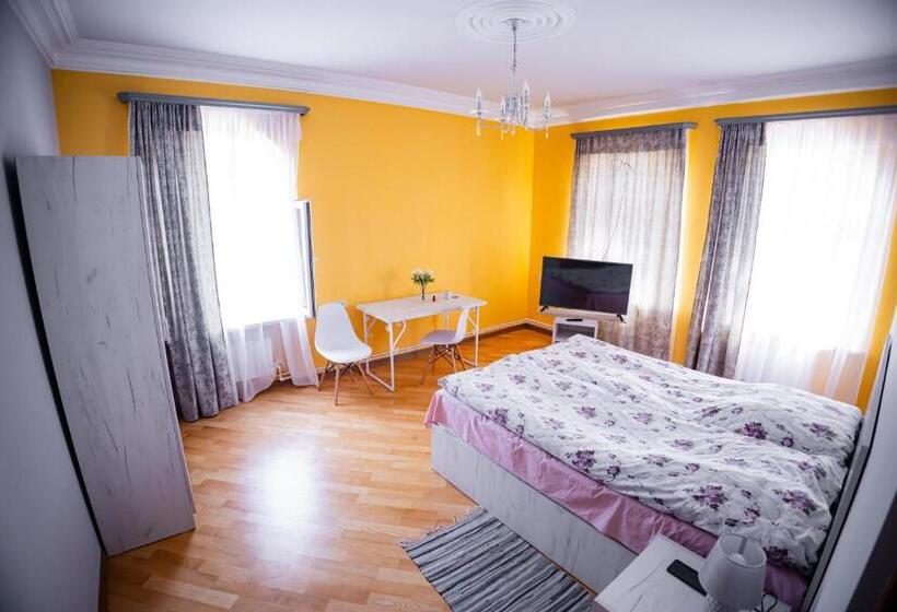 اتاق استاندارد با چشم‌انداز کوهستان, Lily S Guest House