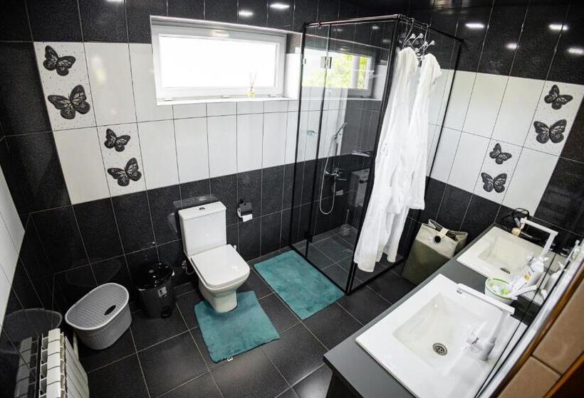 اتاق استاندارد با چشم‌انداز کوهستان, Lily S Guest House