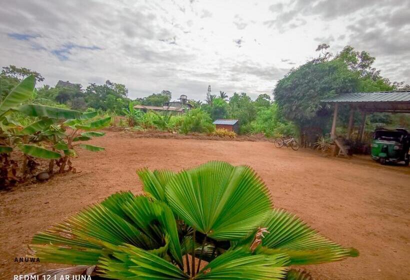 Семейный Номер Вид на Сад, Travels First Sigiriya Hostel