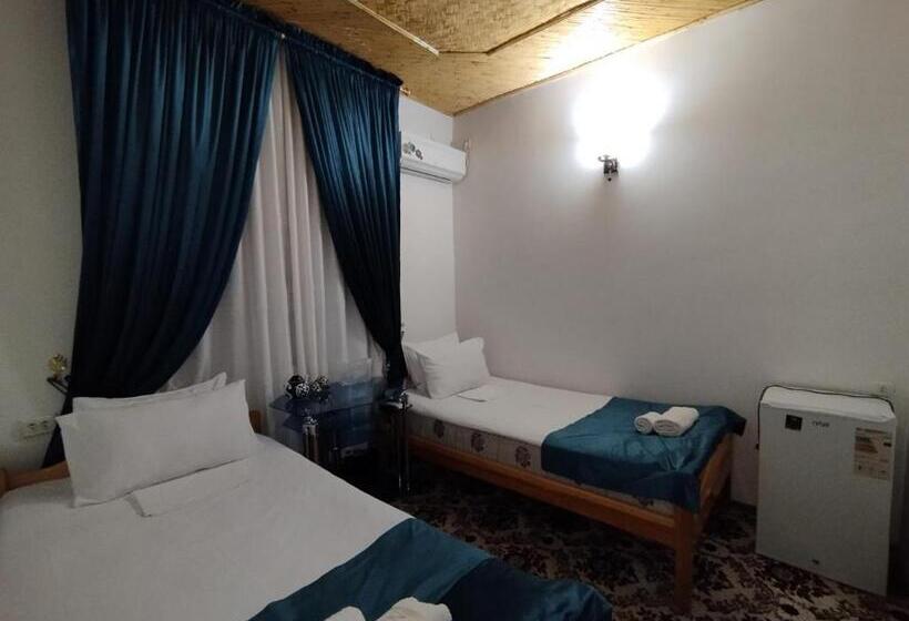 اتاق اکونومی, Parvina Boutigue