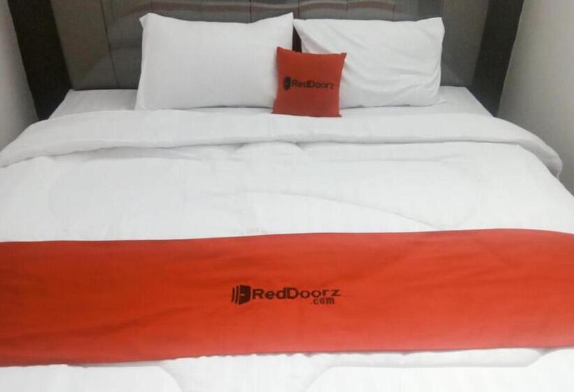 Номер Deluxe, Reddoorz Syariah Near Unimus Semarang