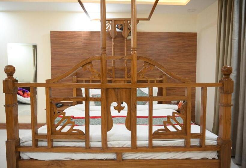 Номер Deluxe Кровать Кинг, Orchha Club And Resort   Ocr