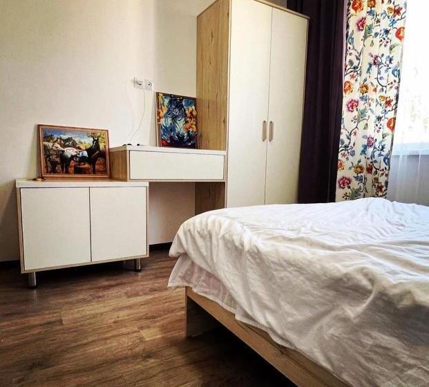 اتاق استاندارد چهار تخته, Nomad  Guest House