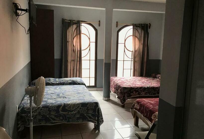 اتاق استاندارد سه نفره, Casa Mercé
