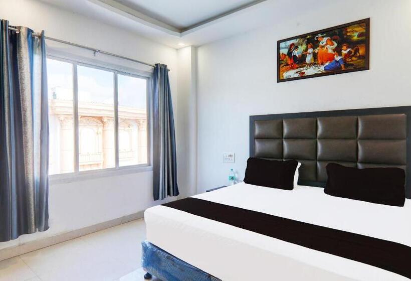 Трехместный Номер Классика, Oyo Hotel Om Palace