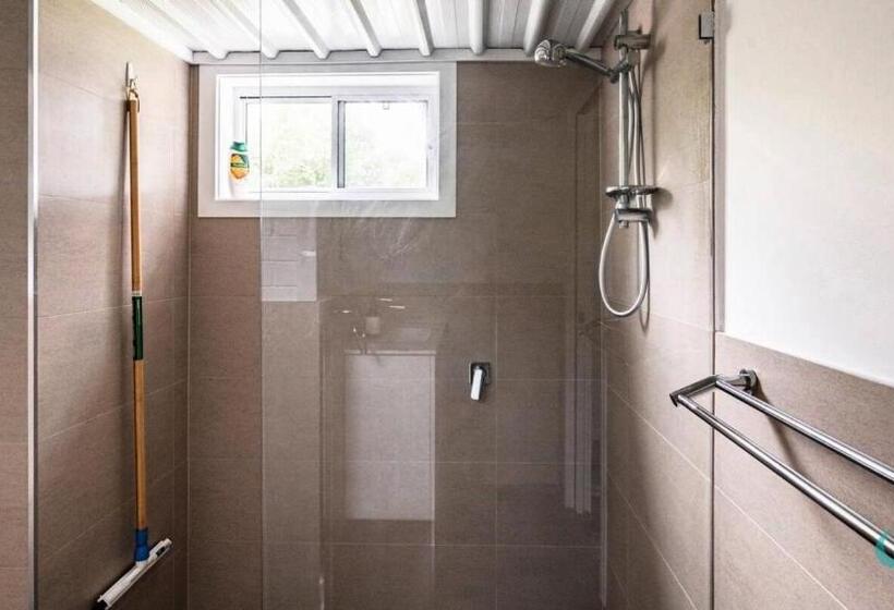 스탠다드 스튜디오, Caves Cottage Guest Suite