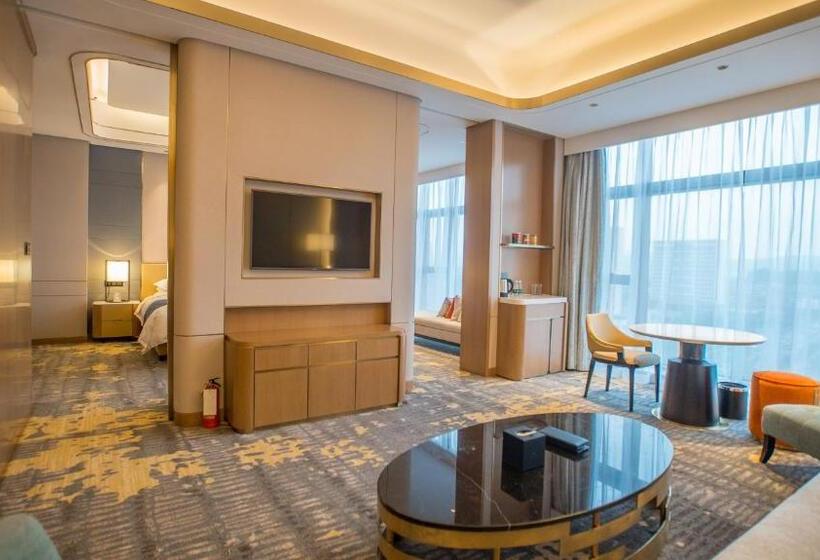 Deluxe Suite King Bed, Ytl Ouyue International