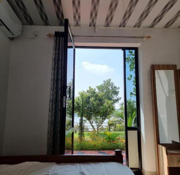 스탠다드 룸 호수 전망, Kayaltheeram Resort & Homestay
