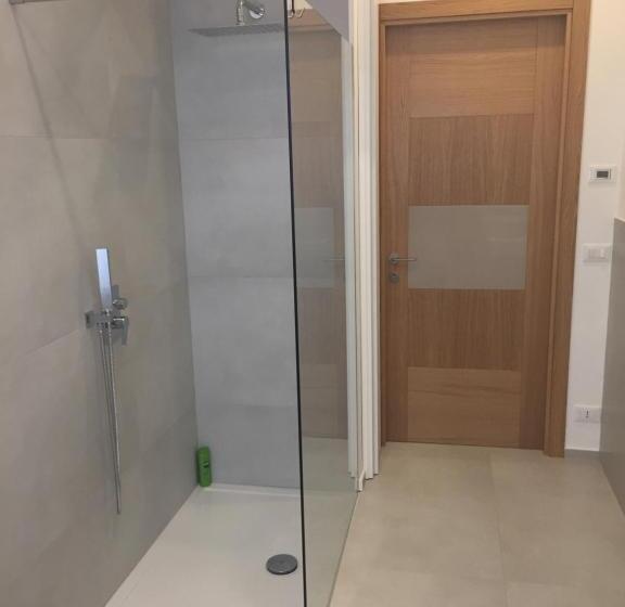اتاق لوکس, La Casa Nel Verde