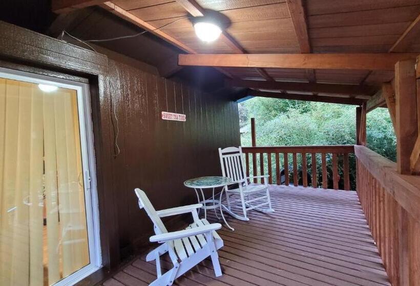 Номер Deluxe с Балконом, Aloha Lodge  Private Eco Log Cabin Near Volcano National Park
