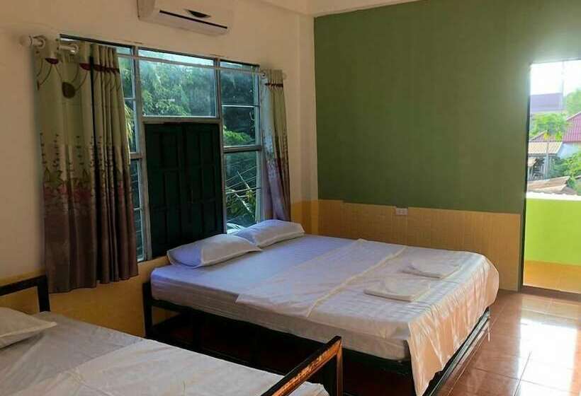 Quarto Deluxe, Army Barracks Guesthouse