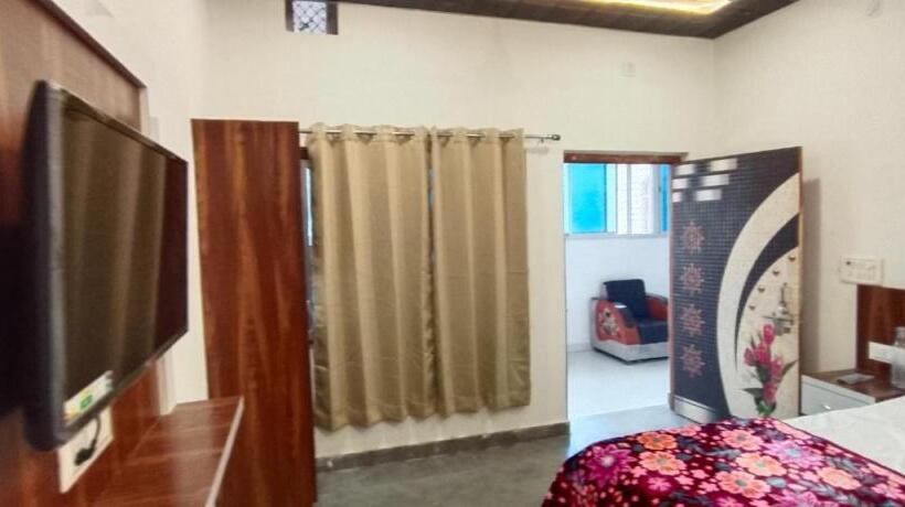 Quarto Estandar, Ram Krishna Palace Ayodhya   Near Shree Ram Temple And Hanuman Garhi   Comfortable Stay