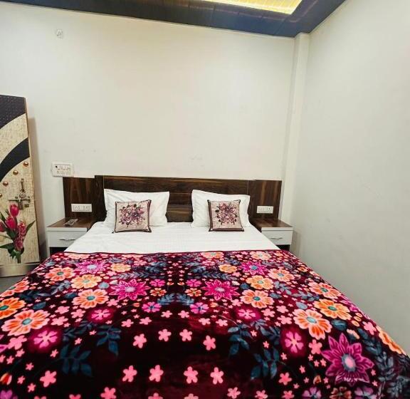 Quarto Estandar, Ram Krishna Palace Ayodhya   Near Shree Ram Temple And Hanuman Garhi   Comfortable Stay