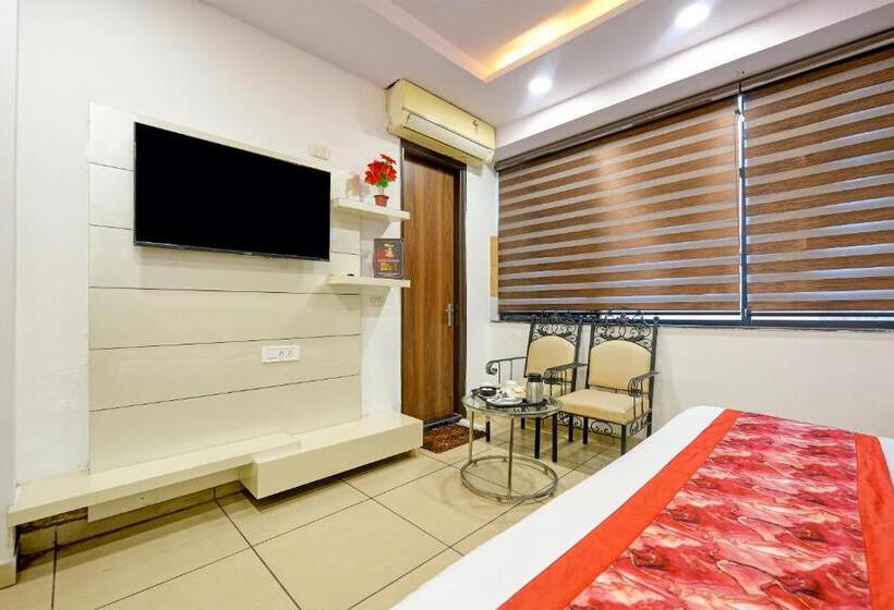 اتاق سوپریور, Le Grand   Walk In From Rk Ashram Metro Station