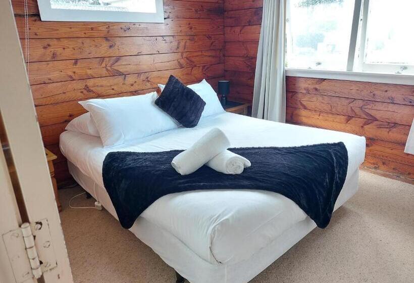 , Edgewater Motel