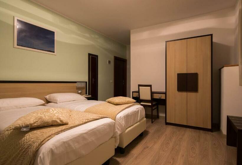 スタンダードトリプルルーム, Albergo Ristorante Bismantova