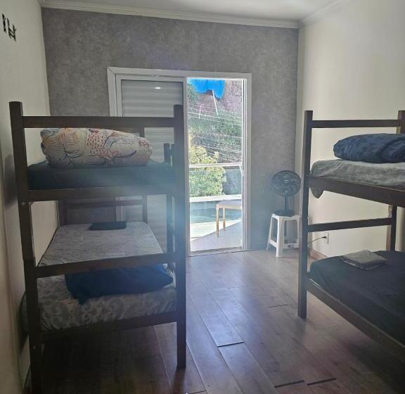 Четырехместный Номер Стандарт с Балконом, Hostel Dos Pinheirais 2