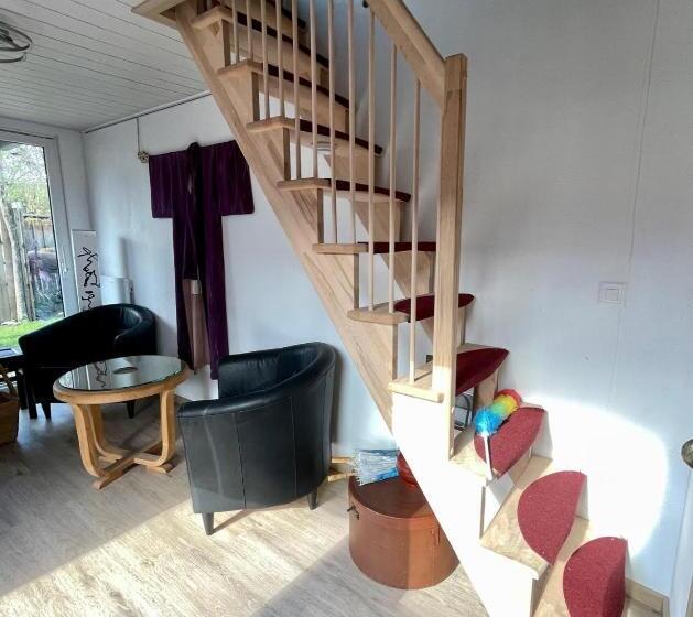 بانگلوی استاندارد, Crazy Lounge B&b
