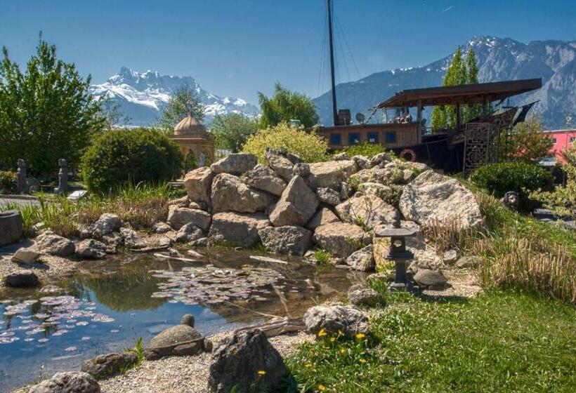 اتاق خانوادگی, Crazy Lounge B&b