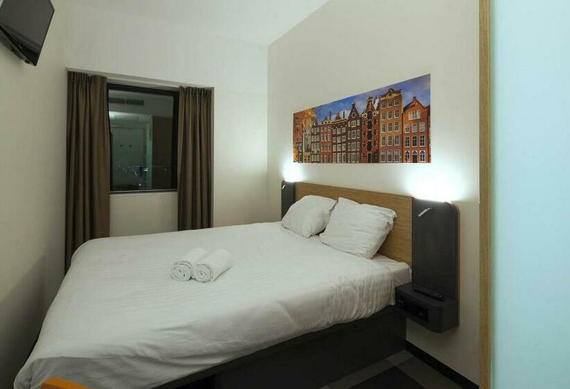 Номер Economy, Easyhotel Amsterdam Zaandam