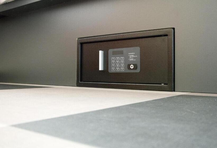 Номер Superior, Easyhotel Amsterdam Zaandam