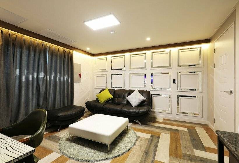 Suite, Mondavi