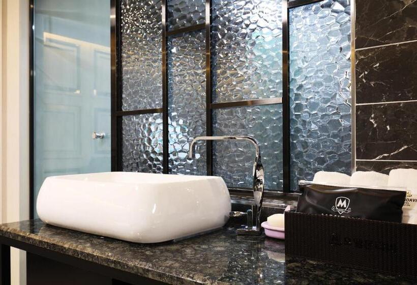 Suite, Mondavi